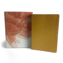 BÍBLIA DE ESTUDO PARA TODA MULHER NVT FILAMENT, COM RECURSOS INTERATIVOS, LETRA REGULAR, INTEIRAMENTE COLORIDA E ILUSTRADA, COM CAIXA, CAPA LUXO COURO SINTÉTICO DOURADA