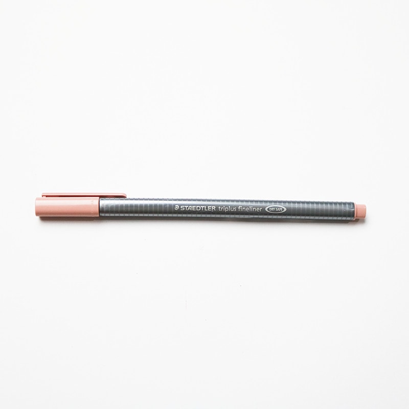 CANETA STAEDTLER TRIPLUS FINELIER 0.3 HIDRAGRÁFICA ROSA VELHO