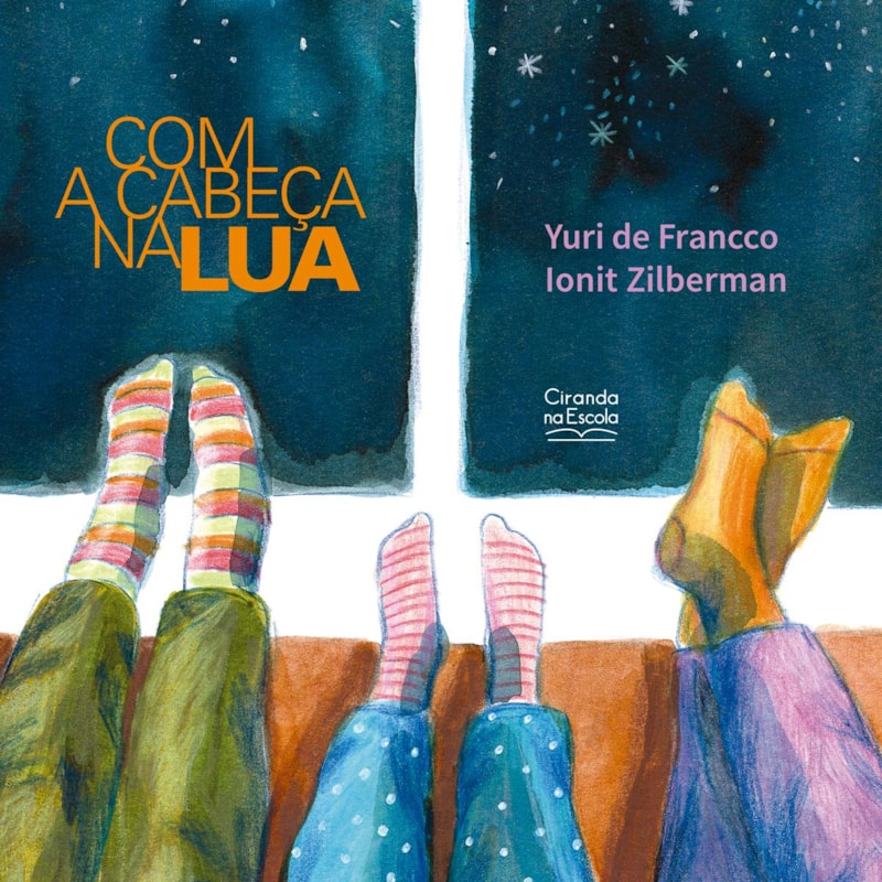 COM A CABEÇA NA LUA