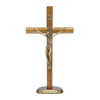 CRUCIFIXO DE MESA SÃO BENTO MADEIRA CILINDRICA - OURO VELHO - 26CM DE ALTURA