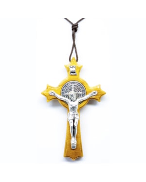 CRUCIFIXO MEDALHA DE SÃO BENTO 4,5 X 7 CM EM MADEIRA DE OLIVEIRA COM FOLHETO EXPLICATIVO DOS SÍMBOLOS BENEDITINOS