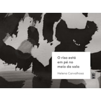 O RISO ESTÁ EM PÉ NO MEIO DA SALA