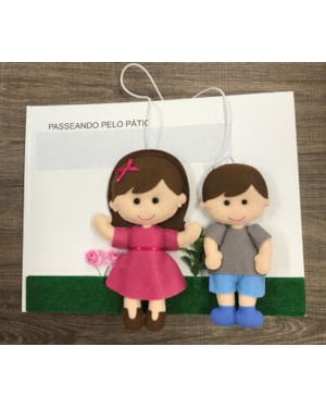 Passeando pelo pátio - livro acessível